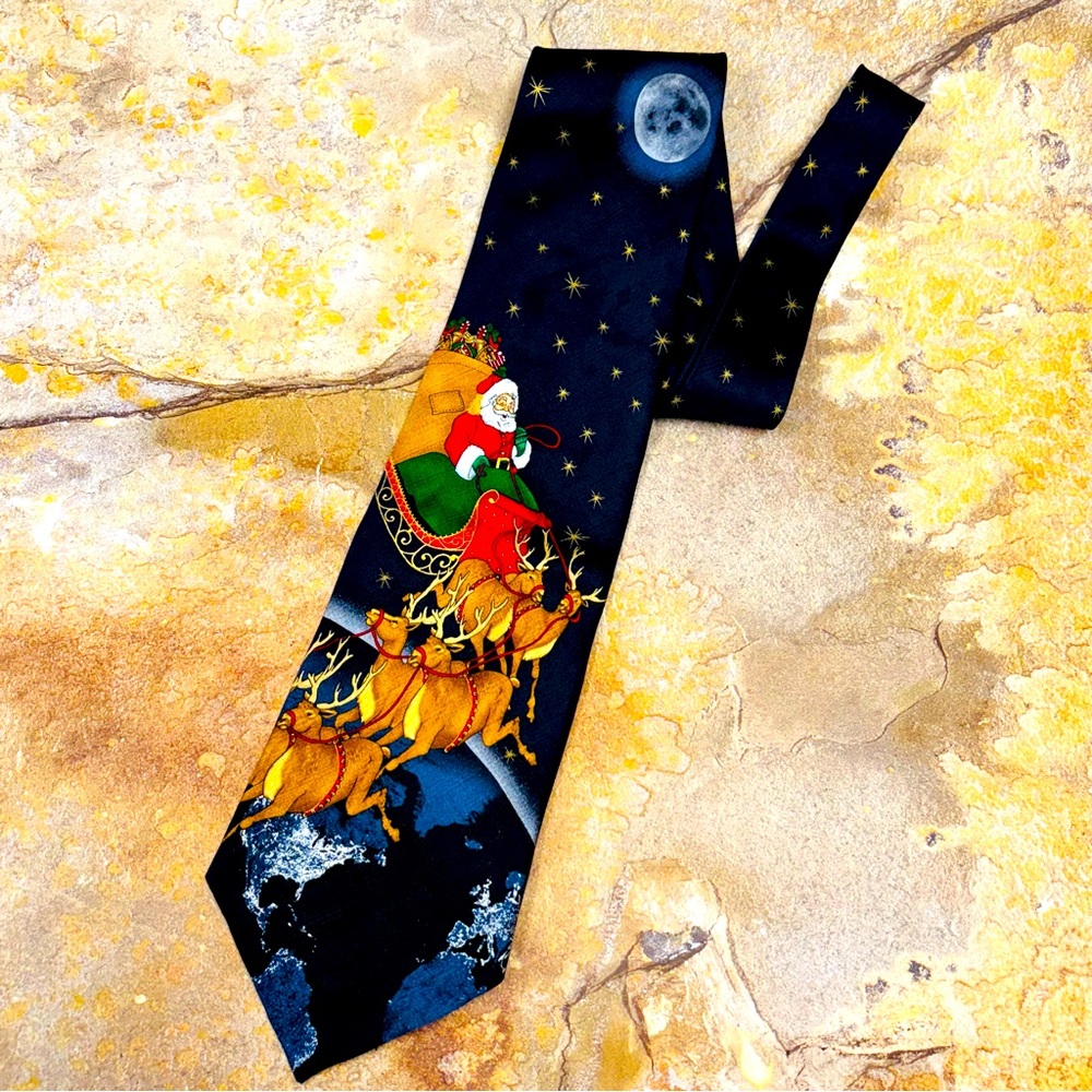 Festive Santa and Reindeer Men’s Silk Tie – Holiday Novelty Christmas Neckwear